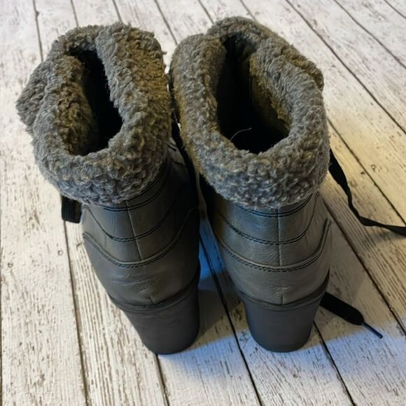 MUDD Ridge Grey Fur Trim Chunky Heel Lug Sole Ankle Boots size 9.5 - Picture 3 of 6